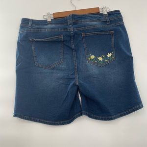 Bloomchic Floral Pocket Shorts Size 18/2X never worn
